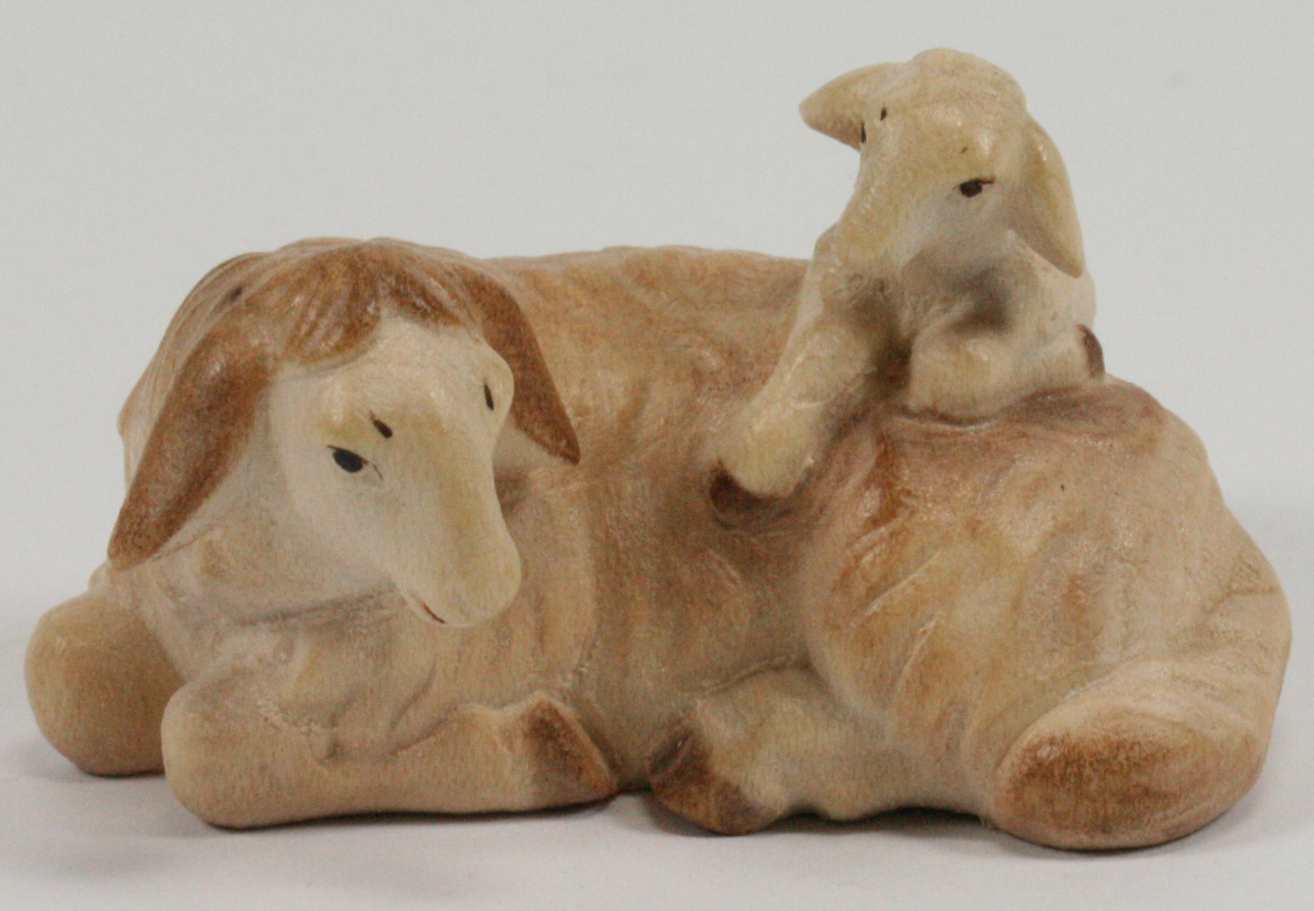 Georg-Krippe - Schaf liegend mit Lamm