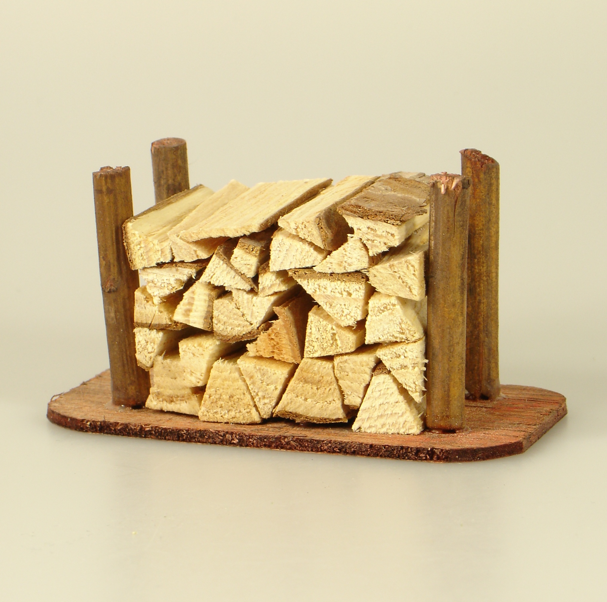 Krippen-Zubehör - Holzstapel