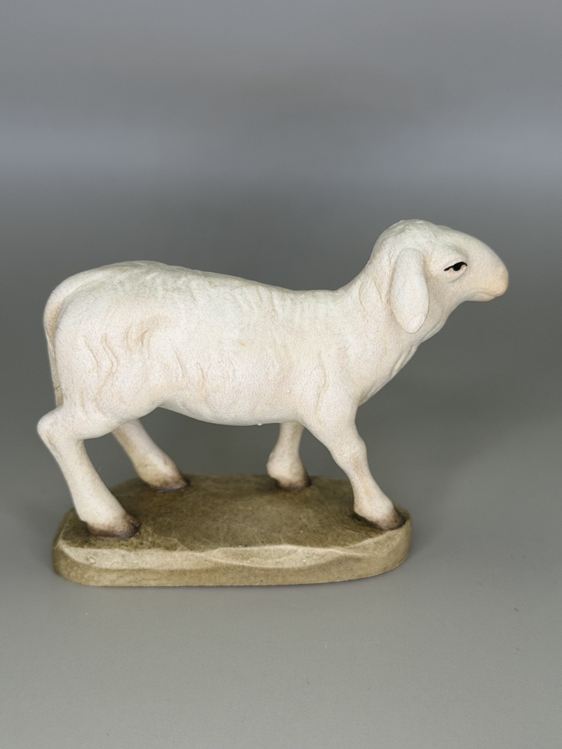 Karl-Kuolt-Krippe  - Schaf stehend und schauend