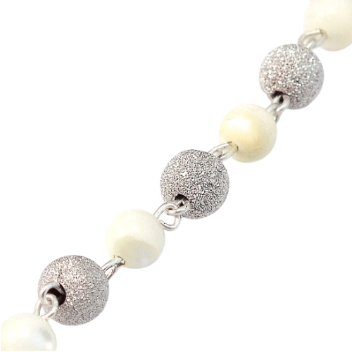 Armband - Silberfarbene & helle Perle