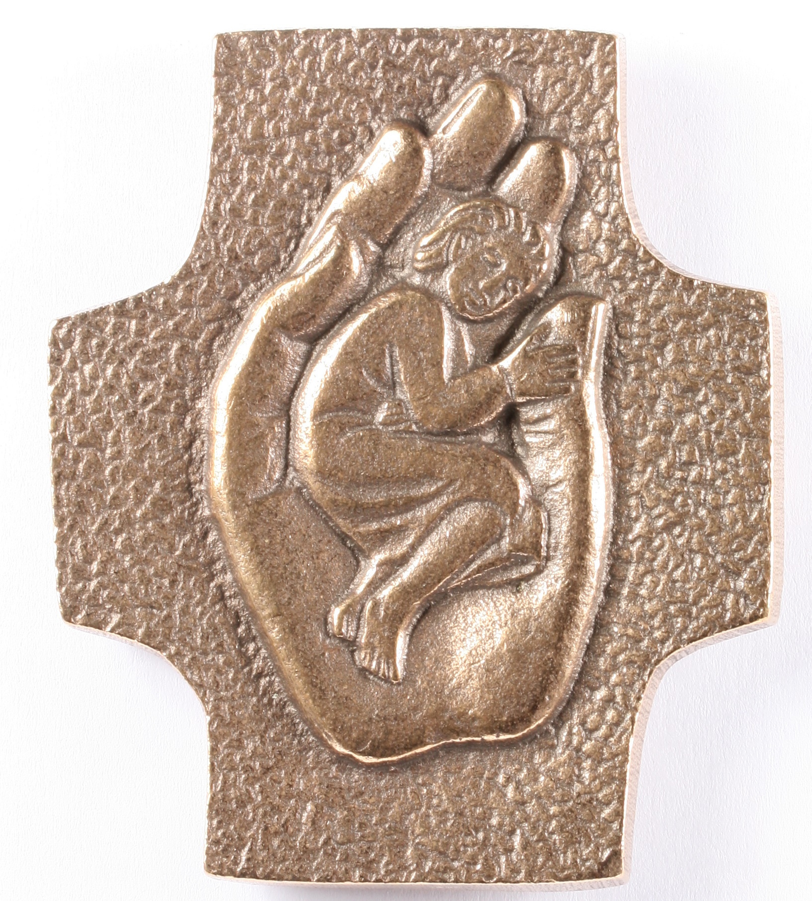 Bronzekreuz - Kind in Händen
